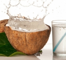 Uống nước dừa mỗi ngày để thải độc ruột, chữa đau đầu